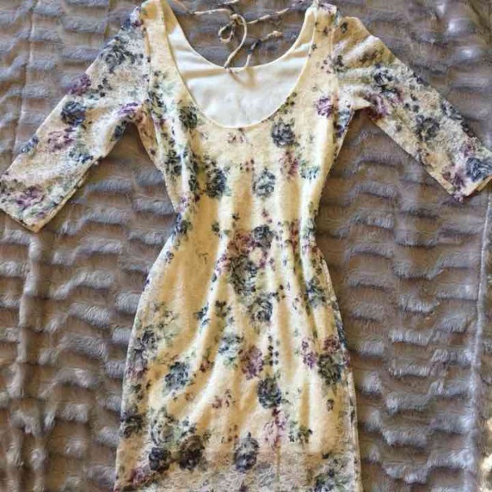 Floral Cream Lace Open Back Dress Small - Picture 4 of 4